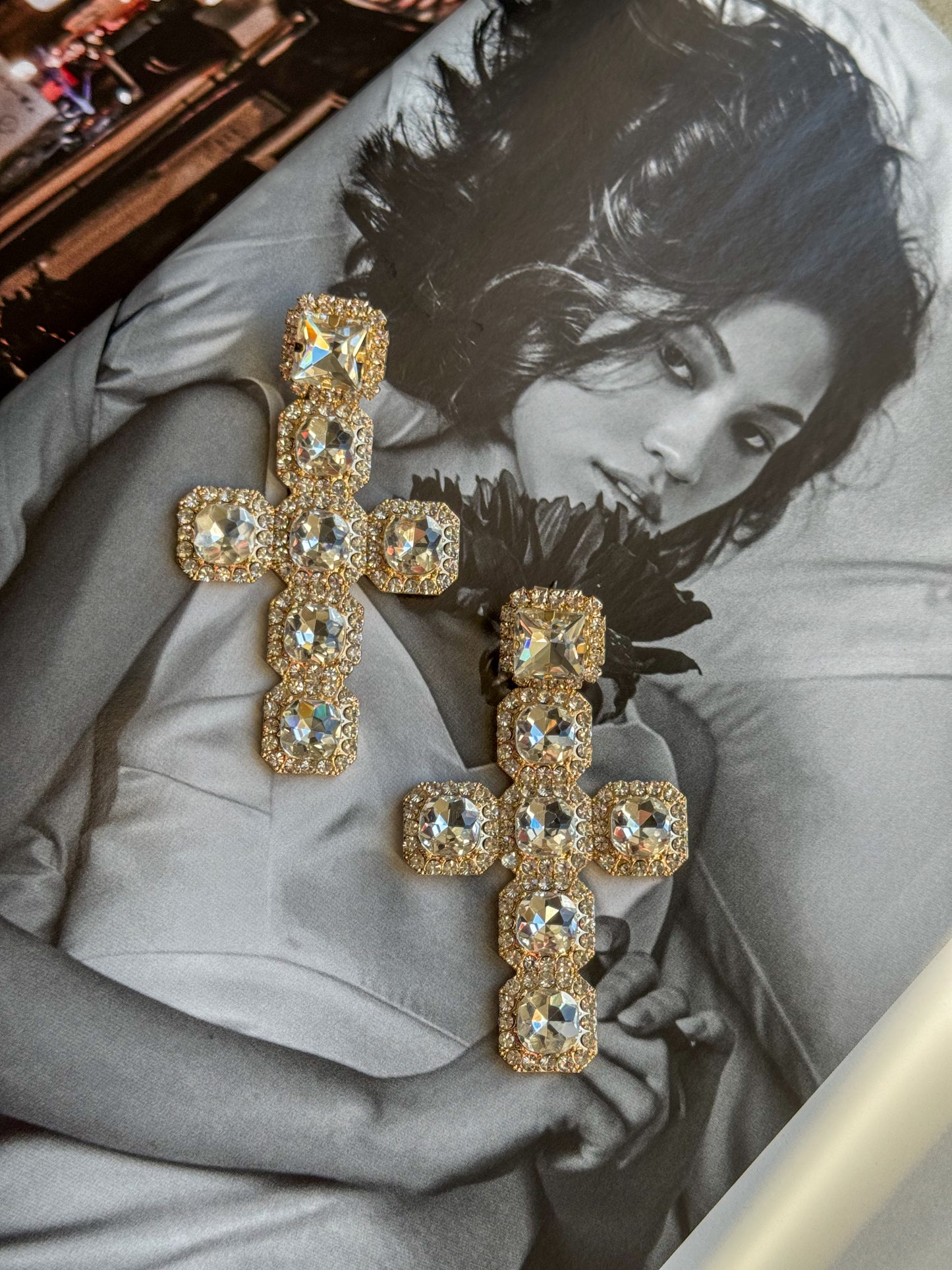 Earrings heavy cross golden