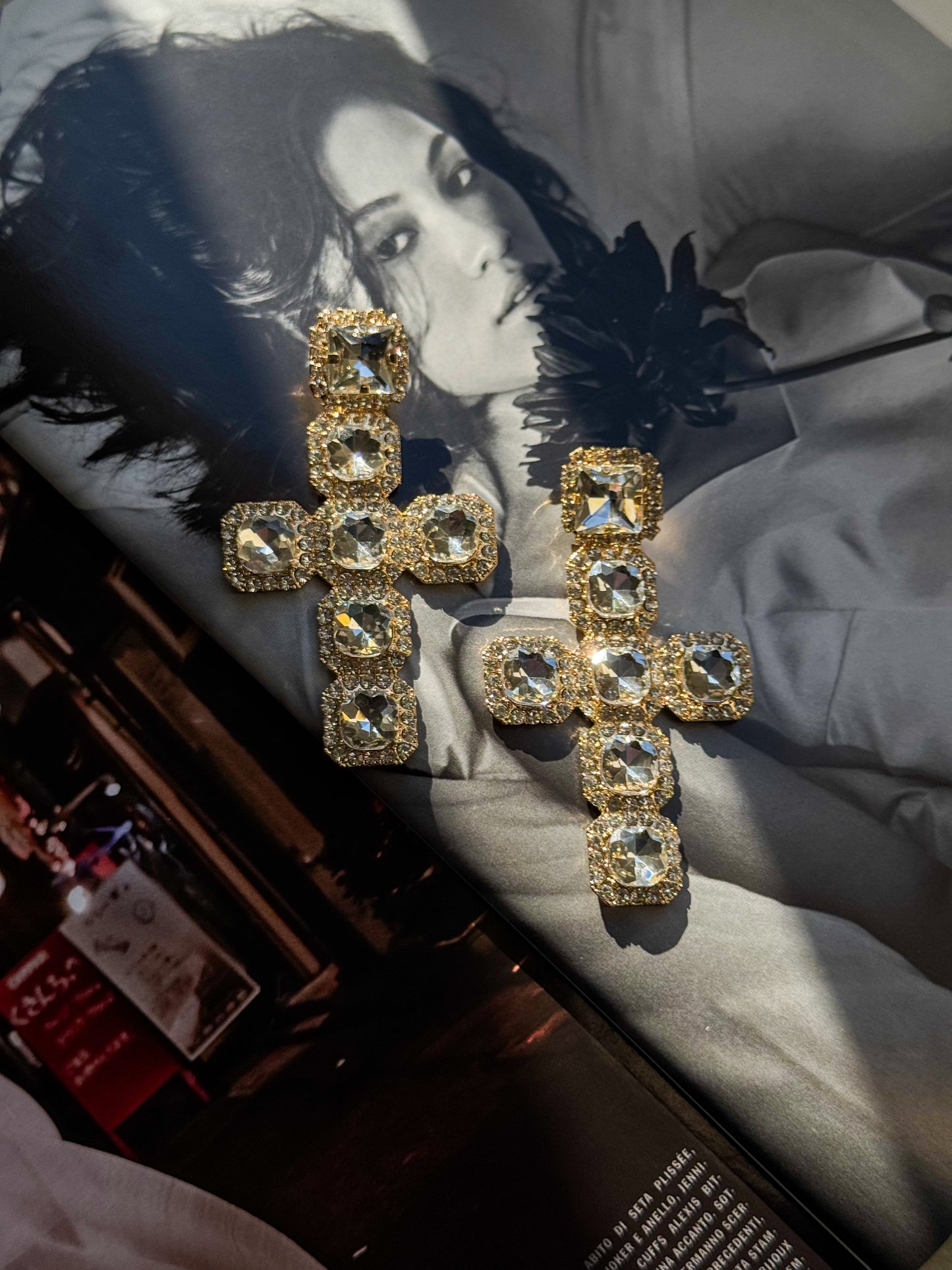Earrings heavy cross golden