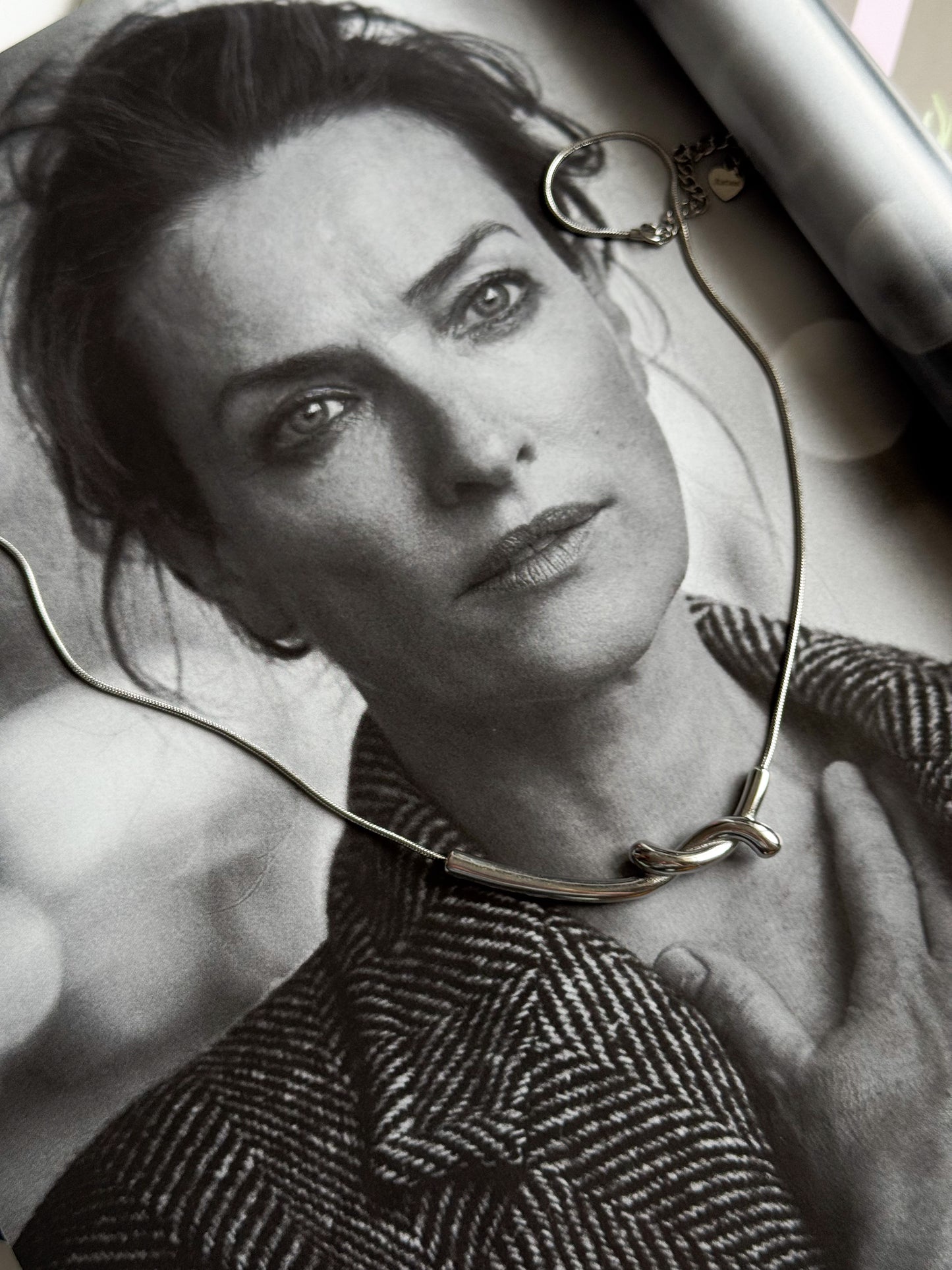 Wire necklace silver