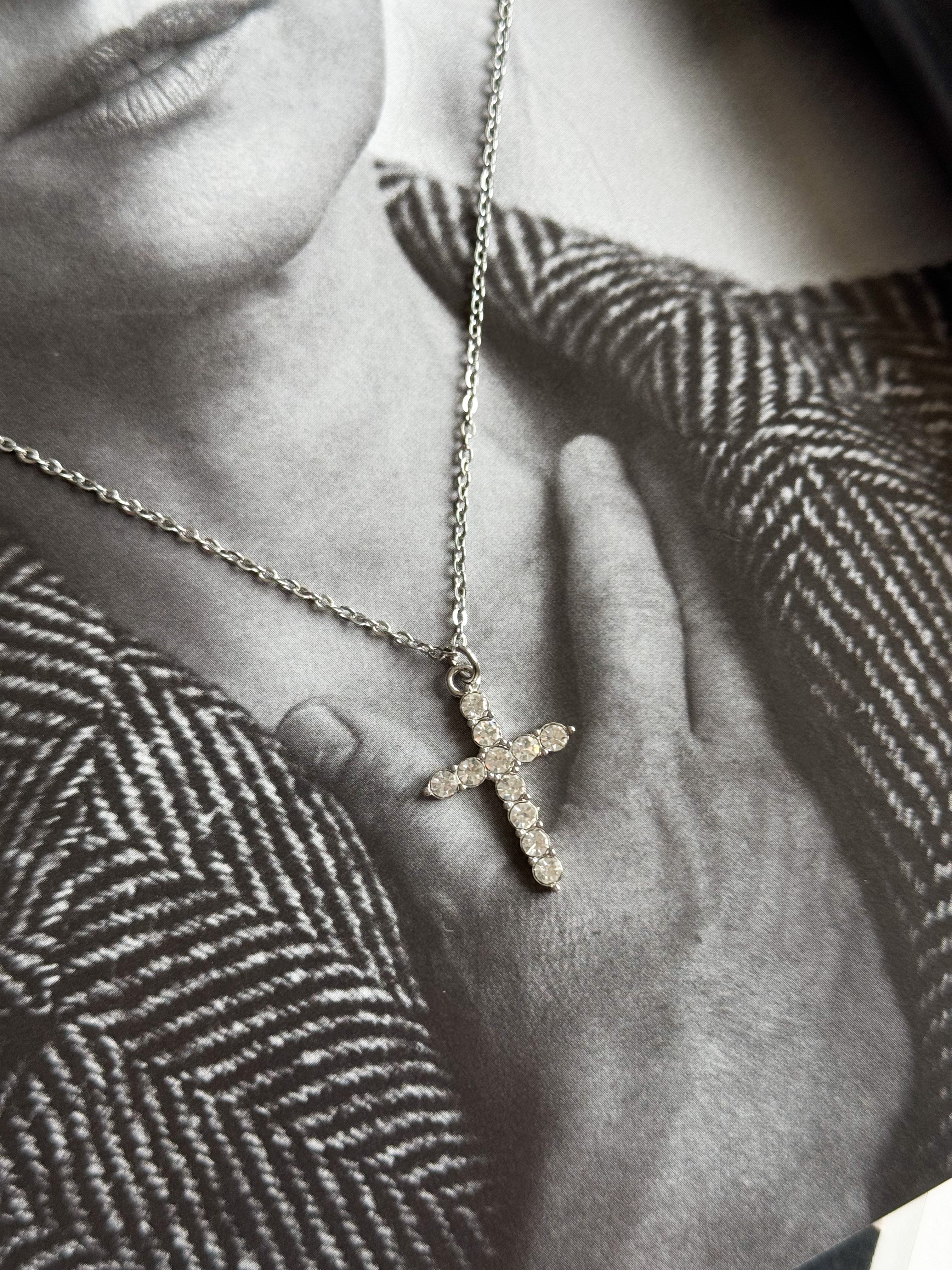 Cross necklace silver