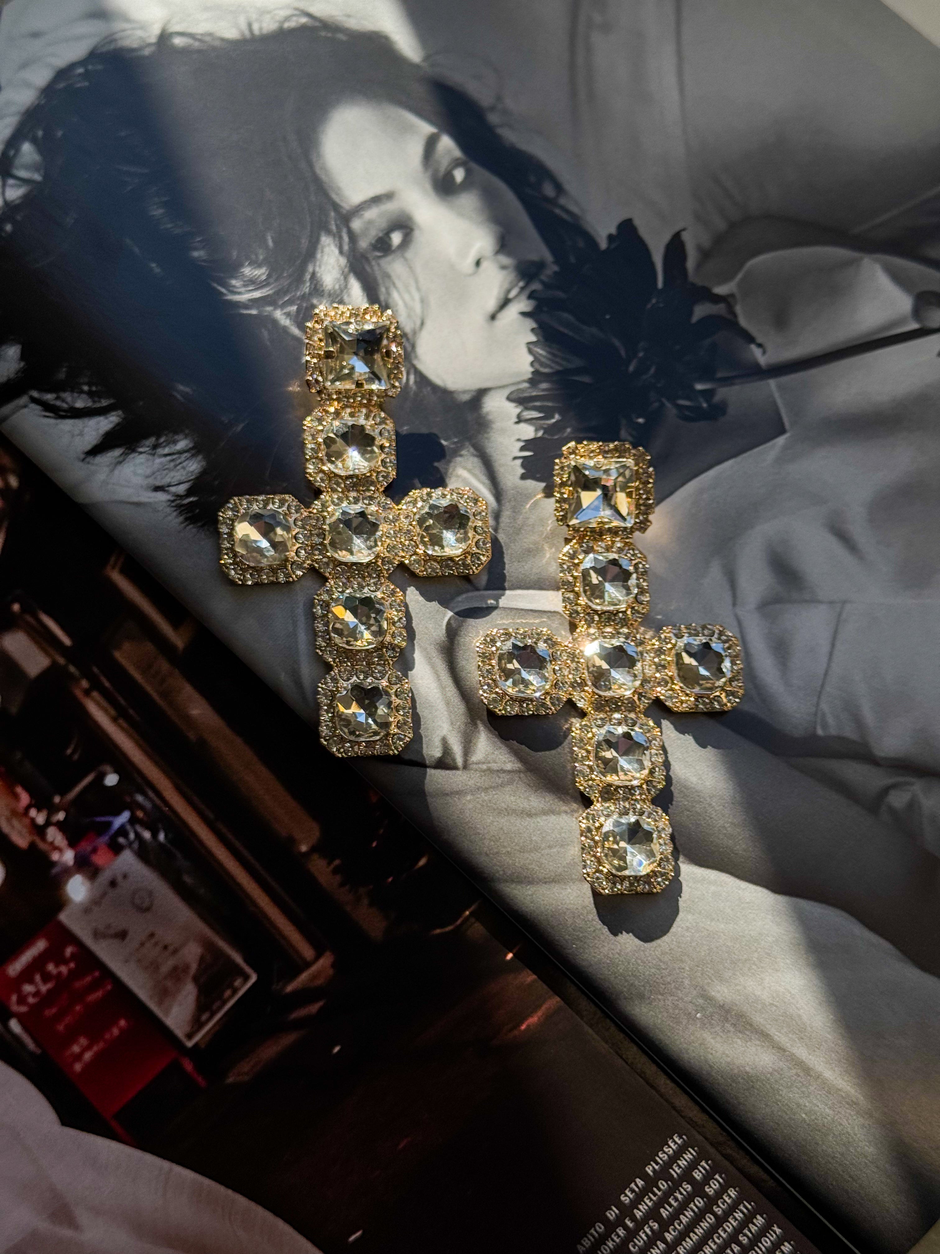 Earrings heavy cross golden