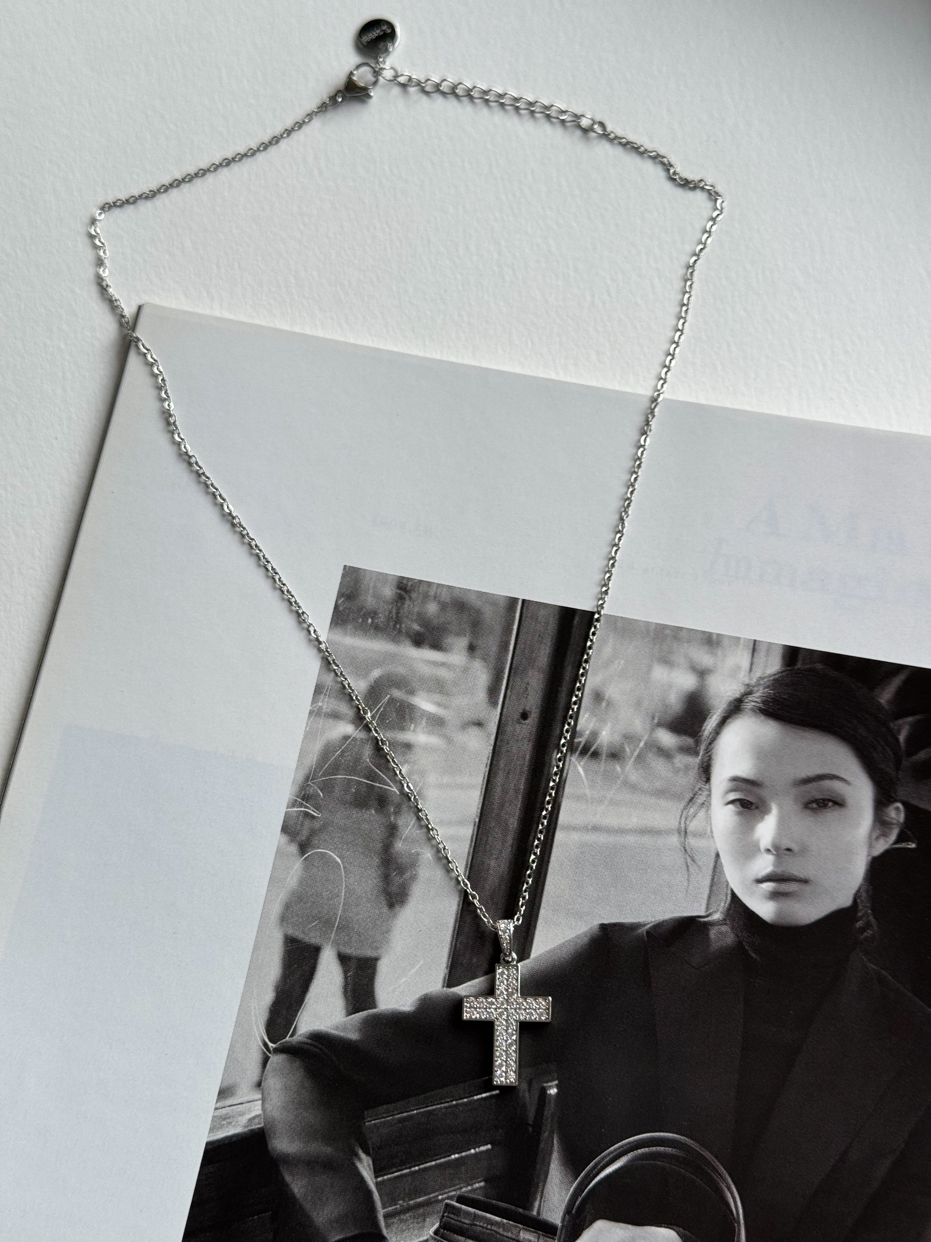 Cross necklace silver
