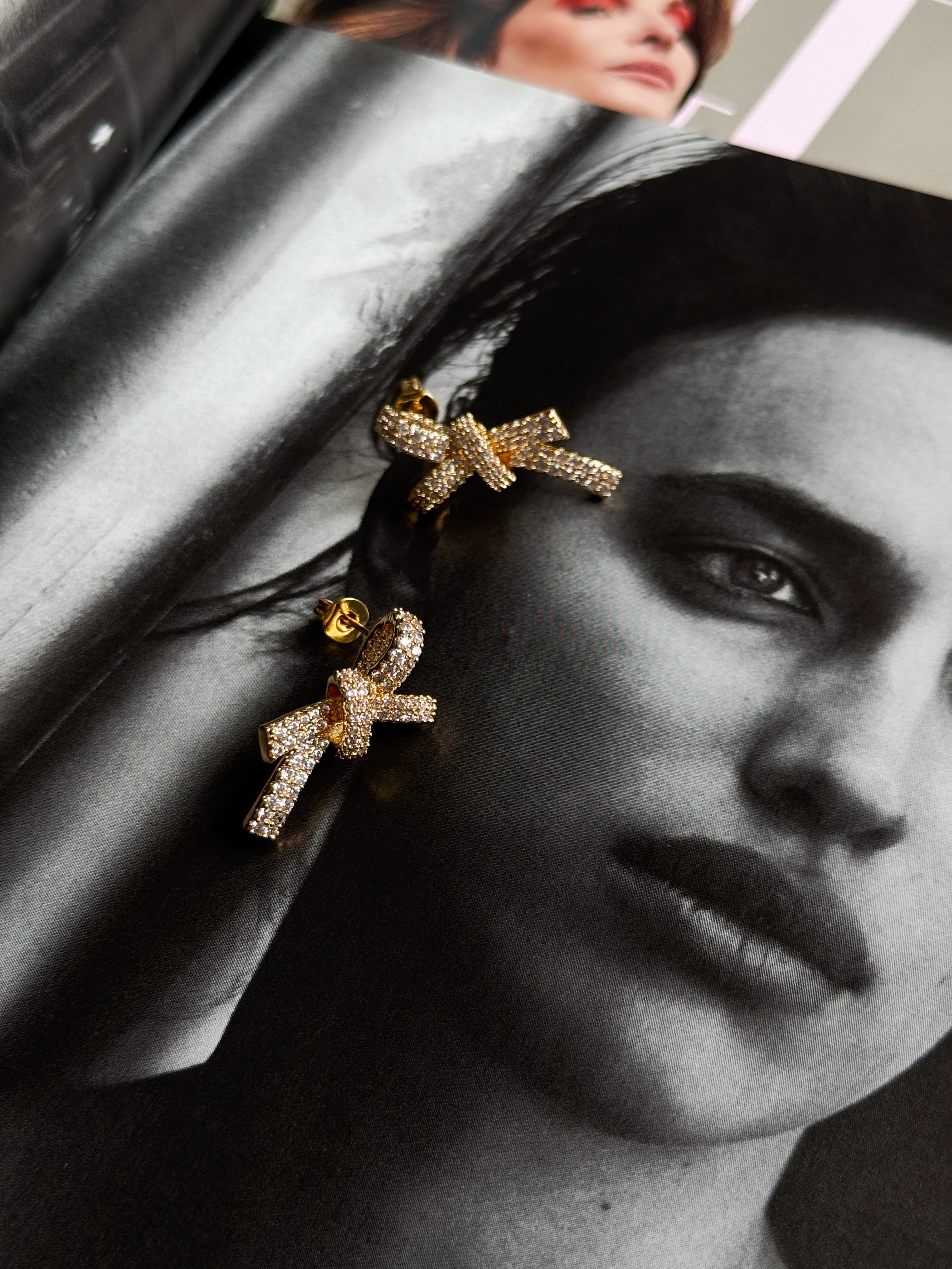 Bow earrings golden