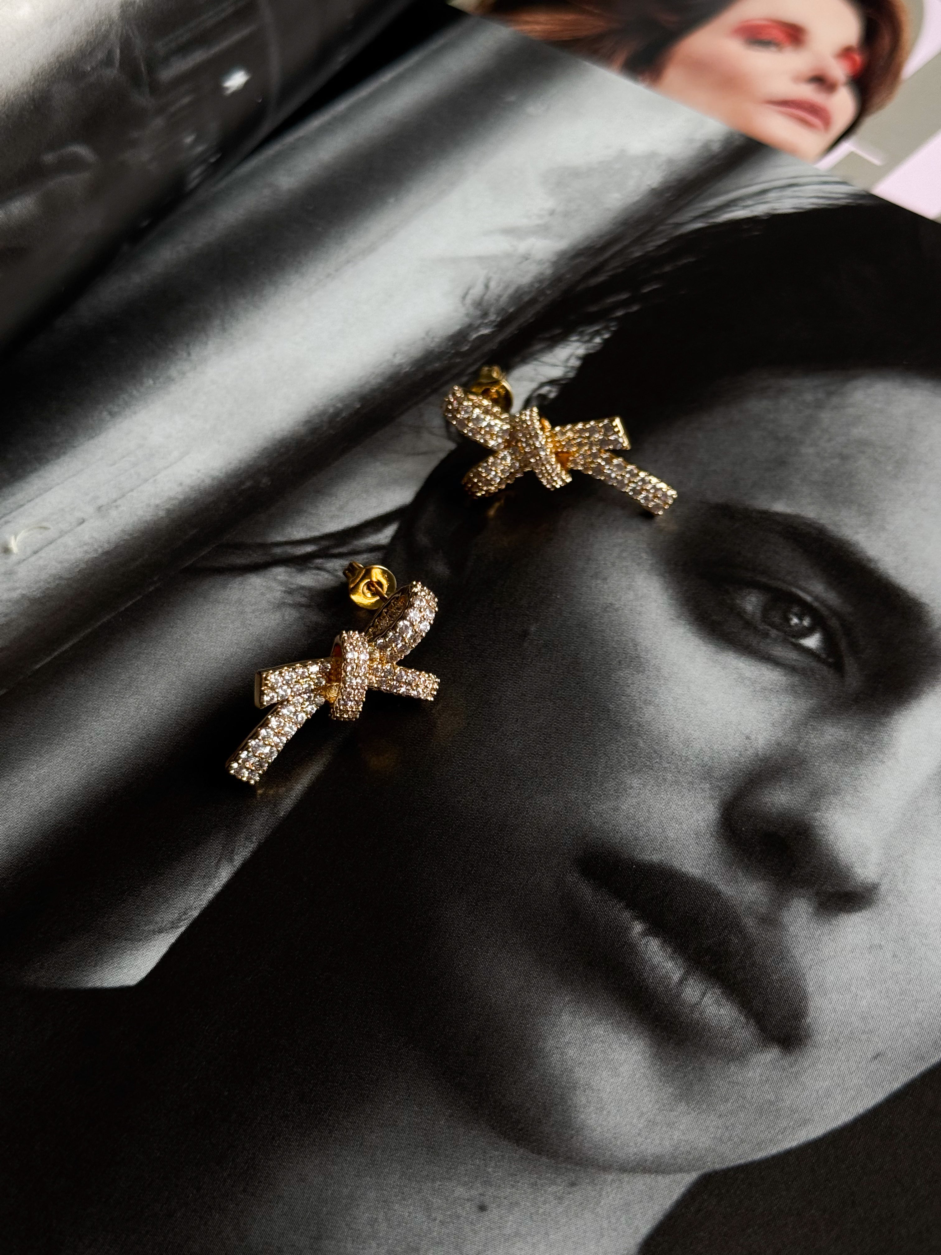 Bow earrings golden