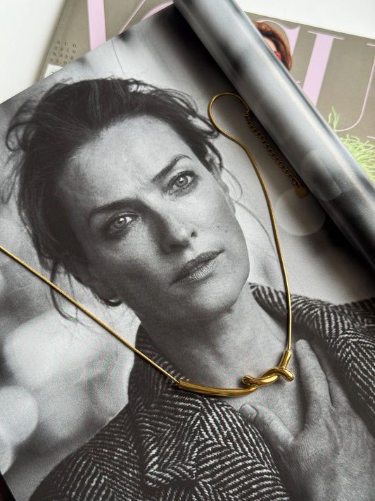 Wire necklace golden