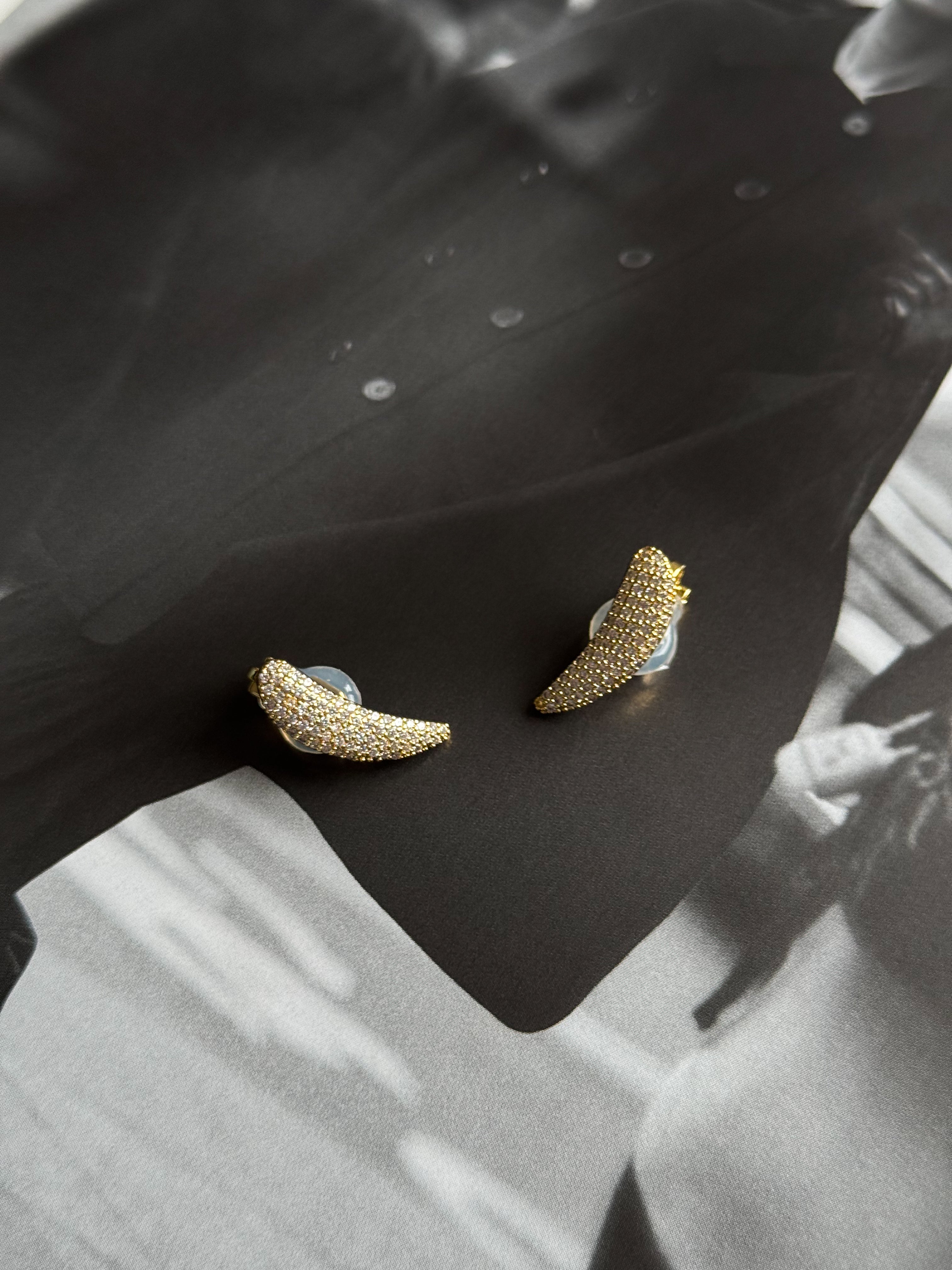 Art earrings golden