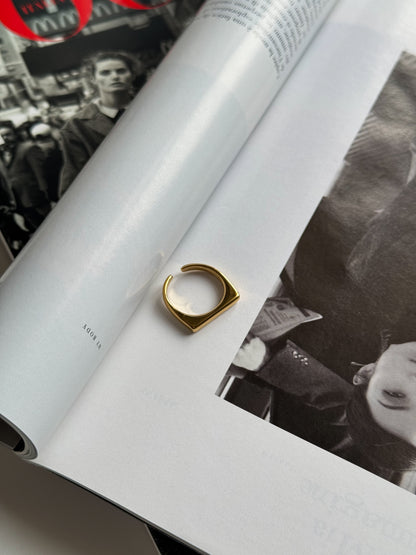 Geometric ring golden