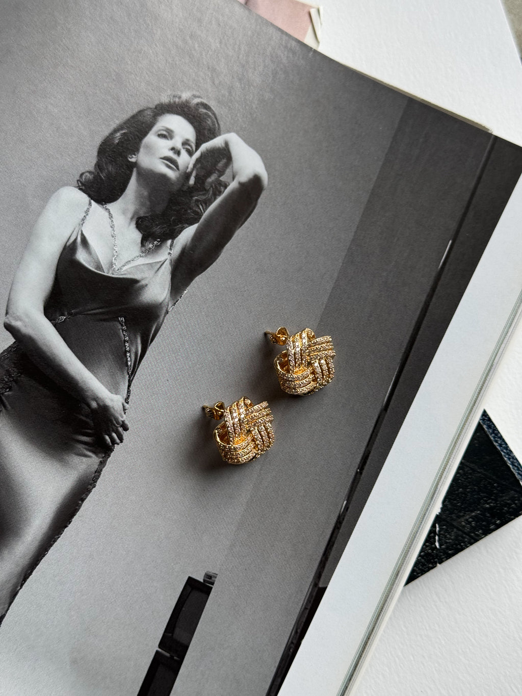 Infinity earrings golden