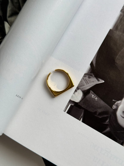 Geometric ring golden