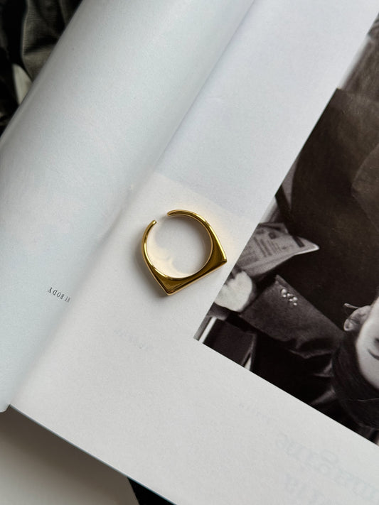 Geometric ring golden