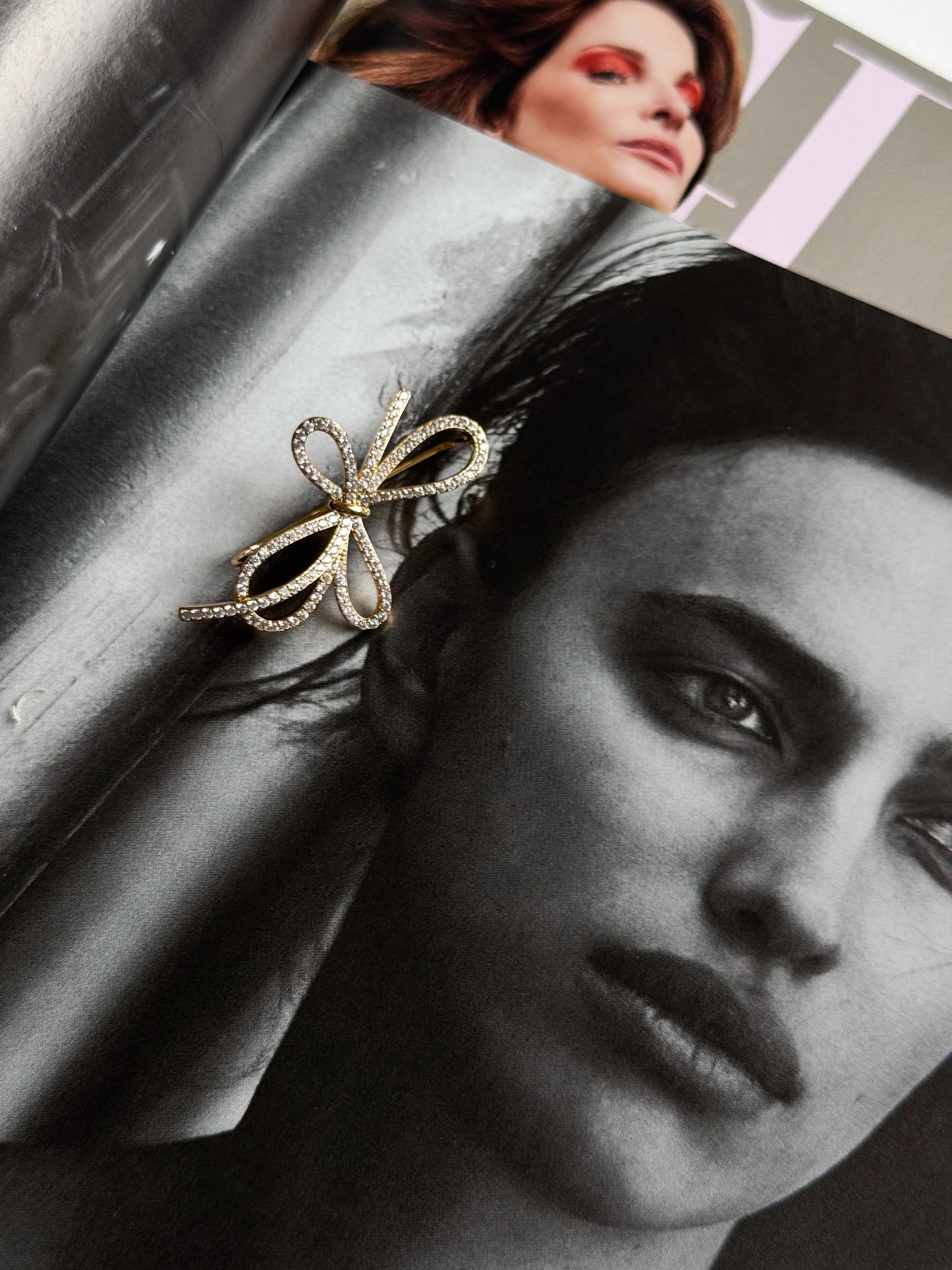 Bow earcuff golden